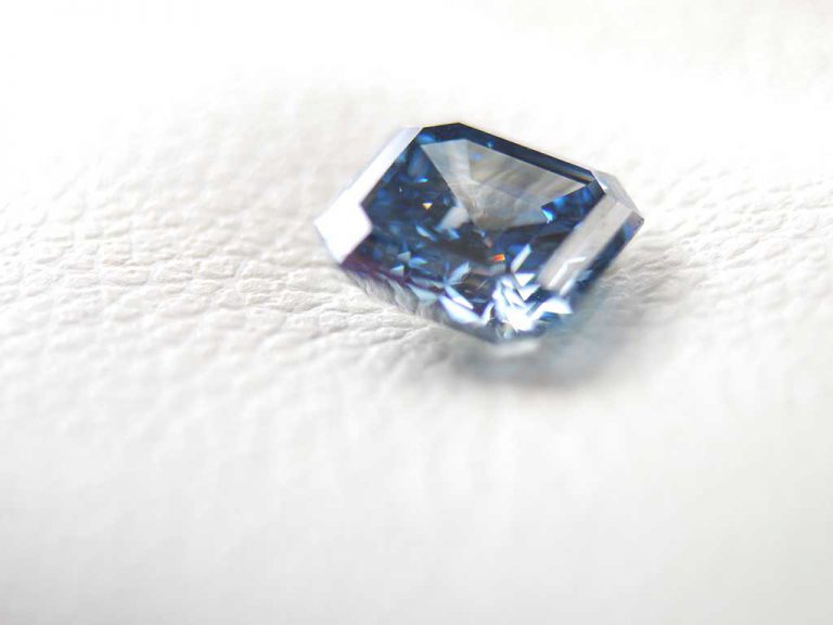 1 carat asscher cut ash diamond / memorial diamond from Algordanza