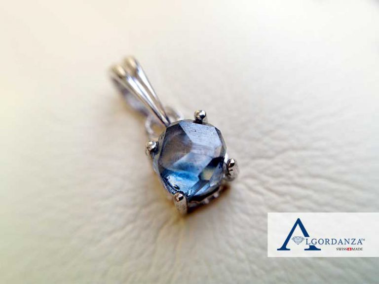 Ash Diamond in Pendant Algordanza UK