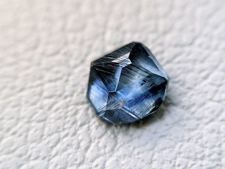 rough (uncut) ash diamond / memorial diamond Algordanza